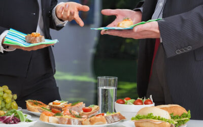 Servicios de catering de eventos,¿cocktail o mejor sentados?